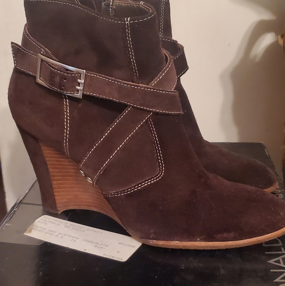 Chocolate booties